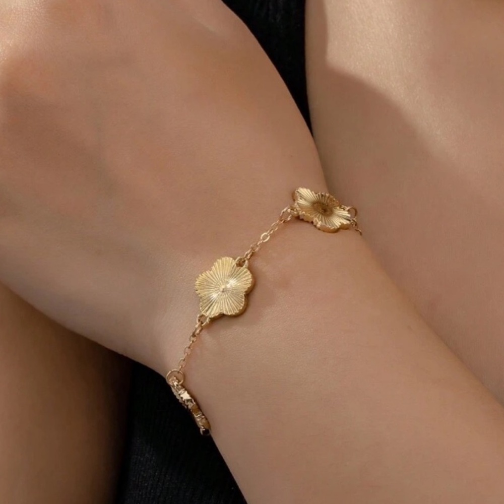 Clover Gold Bracelet